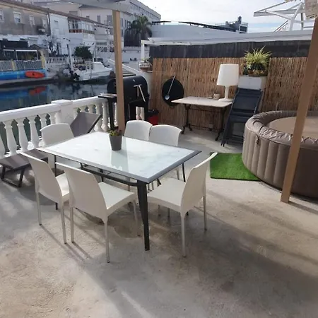 Casa Con Embarcadero Hébergement de vacances